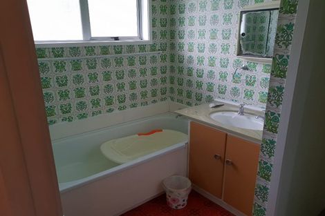 Photo of property in 18 St Catherine Crescent, West Harbour, Auckland, 0618