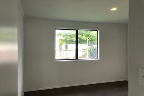 Photo of property in 2/8 Blackgate Place, Weymouth, Auckland, 2103