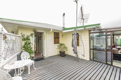 Photo of property in 76 Cornfoot Street, Castlecliff, Whanganui, 4501