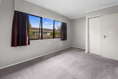 Photo of property in 10 Gemini Place, Kawaha Point, Rotorua, 3010