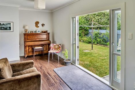 Photo of property in 10 York Street, Moera, Lower Hutt, 5010