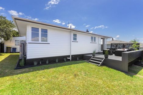 Photo of property in 32 Neil Avenue, Te Atatu Peninsula, Auckland, 0610