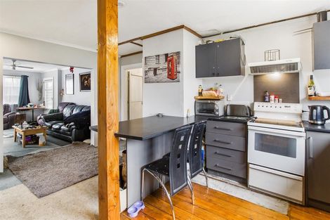 Photo of property in 12 Rhodes Street, Waimate, 7924