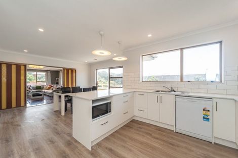 Photo of property in 1 Paddington Grove, Karori, Wellington, 6012