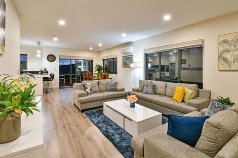 Photo of property in 76 Twin Parks Rise, Papakura, 2110