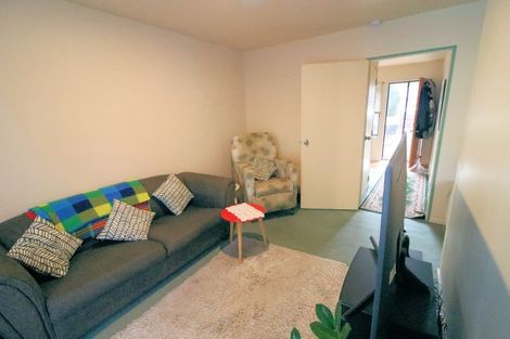 Photo of property in 3/9 John Jennings Drive, Oteha, Auckland, 0632