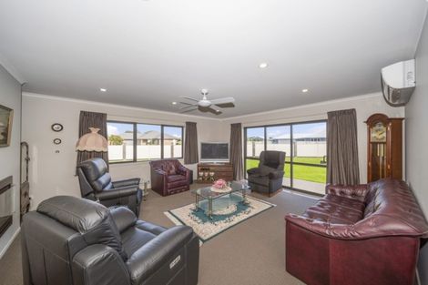 Photo of property in 3 Rawiri Drive, Bell Block, New Plymouth, 4312