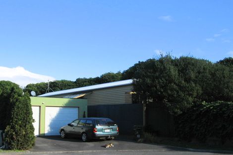 Photo of property in 6 Walnut Grove, Waikanae, 5036