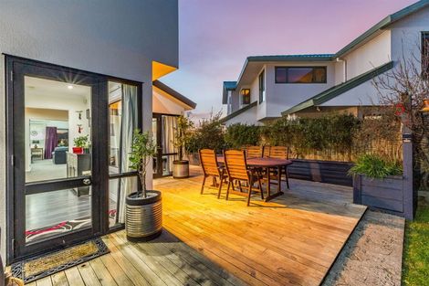 Photo of property in 2 Seascape View, Paremata, Porirua, 5024