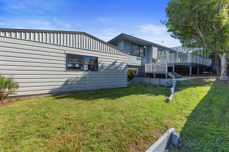 Photo of property in 37 Gosford Drive, Botany Downs, Auckland, 2010