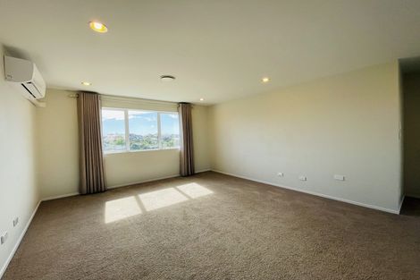 Photo of property in 4a Marina View Drive, West Harbour, Auckland, 0618