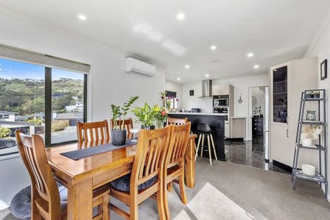 Photo of property in 2 Endeavour Drive, Whitby, Porirua, 5024