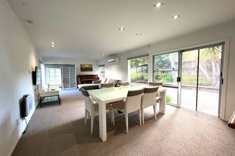Photo of property in 2/546a Glenfield Road, Glenfield, Auckland, 0629