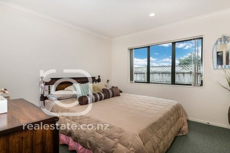 Photo of property in 2 Saralee Drive, Manurewa, Auckland, 2105