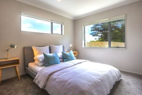 Photo of property in 2 Brindle Way, Newlands, Wellington, 6037