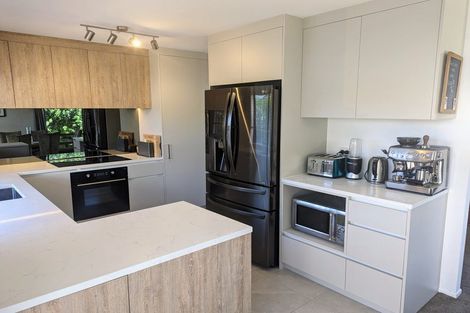 Photo of property in 20 Hocken Place, Mangere Bridge, Auckland, 2022