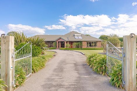 Photo of property in 35 Saint Oswalds Drive, Brunswick, 4571