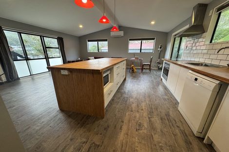 Photo of property in 26 Fiona Grove, Karori, Wellington, 6012