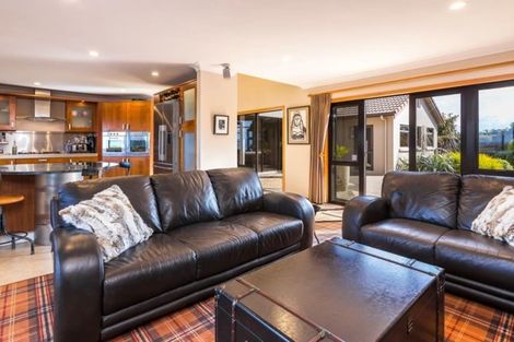 Photo of property in 42 Edge Hill, Acacia Bay, Taupo, 3385