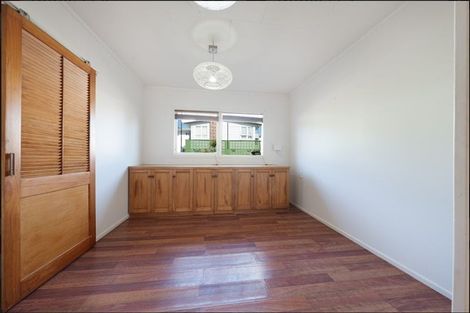 Photo of property in 24 Robert Burke Place, Henderson, Auckland, 0612