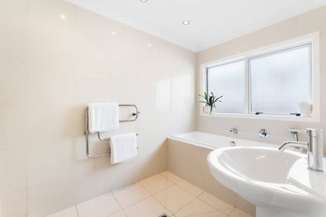 Photo of property in 16 Kunzea Place, Greenhithe, Auckland, 0632