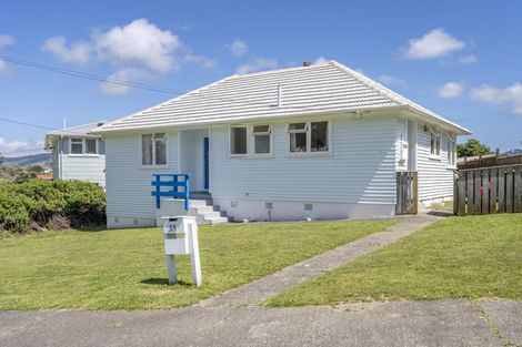 Photo of property in 35 Cornwall Crescent, Cannons Creek, Porirua, 5024