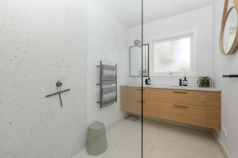 Photo of property in 106 Tiroroa Avenue, Te Atatu South, Auckland, 0610