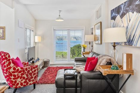 Photo of property in 106 Breaker Bay Road, Breaker Bay, Wellington, 6022