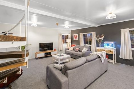 Photo of property in 10 Savoy Road, Glen Eden, Auckland, 0602