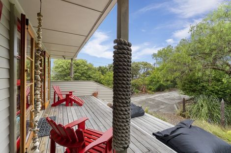 Photo of property in 4 Titoki Road, Waikanae Beach, Waikanae, 5036
