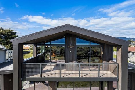 Photo of property in 123 Manly Street, Paraparaumu Beach, Paraparaumu, 5032