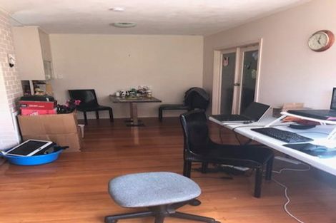 Photo of property in 2 Springside Place, New Lynn, Auckland, 0600