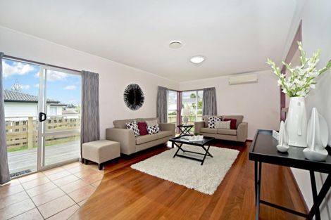 Photo of property in 5 Leatham Crescent, Opaheke, Papakura, 2113