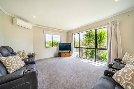 Photo of property in 25 Landsdowne Terrace, Karori, Wellington, 6012