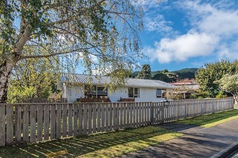 Photo of property in 32 Hookway Grove, Paraparaumu, 5032