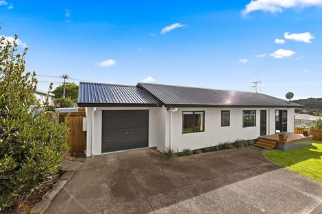 Photo of property in 8 Lasque Place, Glen Eden, Auckland, 0602