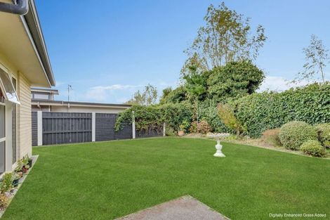 Photo of property in 12 Ruru Place, Levin, 5510