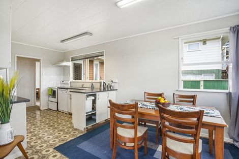 Photo of property in 37 Reelick Avenue, Pakuranga Heights, Auckland, 2010
