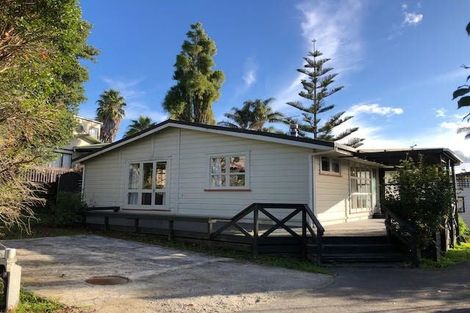 Photo of property in 18 Raphael Place, West Harbour, Auckland, 0618