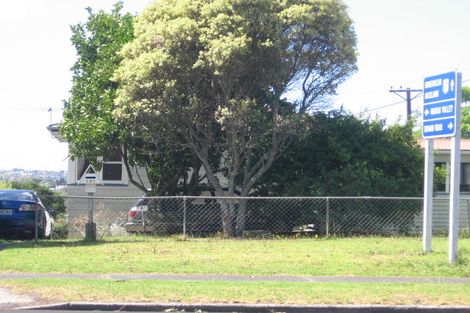 Photo of property in 297 Glenfield Road, Glenfield, Auckland, 0629