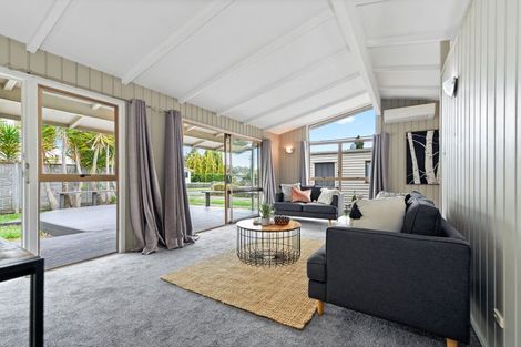 Photo of property in 2 Holloway Place, Forest Lake, Hamilton, 3200