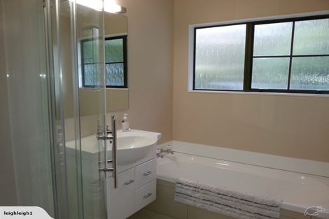 Photo of property in 30a Oxford Street, Tawa, Wellington, 5028