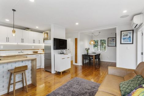 Photo of property in 24 Otanerua Road, Hatfields Beach, Orewa, 0931