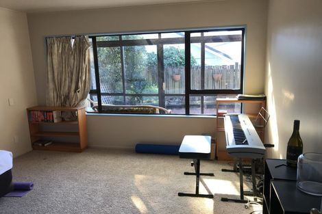 Photo of property in 2/136 Karori Road, Karori, Wellington, 6012