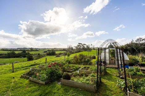 Photo of property in 237 Croydon Road, Midhirst, Stratford, 4394