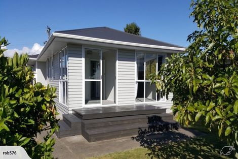 Photo of property in 10 Peters Avenue, Cloverlea, Palmerston North, 4412