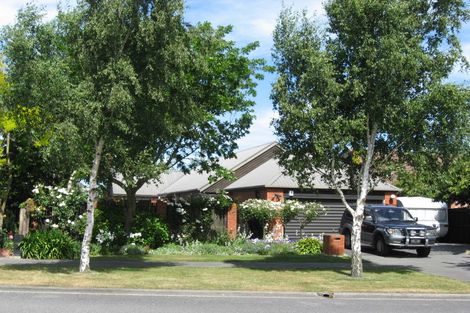 Photo of property in 90 Apsley Drive, Avonhead, Christchurch, 8042