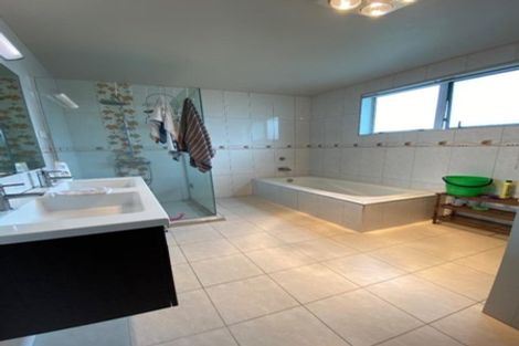 Photo of property in 63 Zara Court, Windsor Park, Auckland, 0632