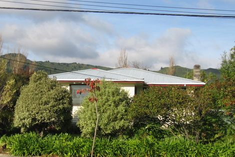 Photo of property in 8 Kennedy Grove, Stokes Valley, Lower Hutt, 5019