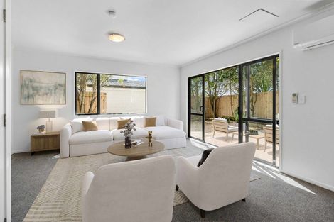 Photo of property in 43 Tiri Tiri Road, Birkdale, Auckland, 0626